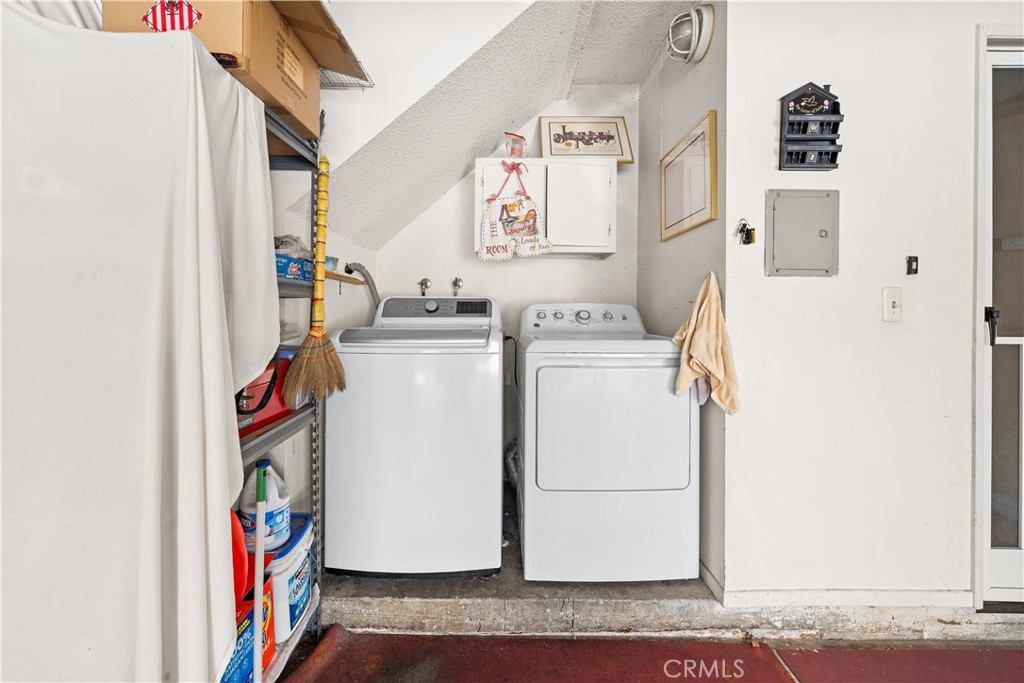 https://media.crmls.org/medias/e50cae60-b471-4b70-9863-3da6d1fb06aa.jpg?preset=X-Large