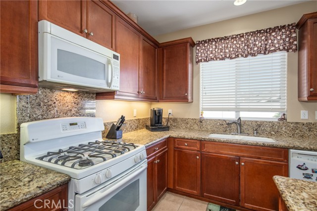 Detail Gallery Image 8 of 27 For 1544 Big Bend, Beaumont,  CA 92223 - 2 Beds | 2 Baths