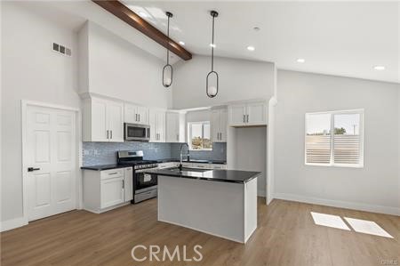 Detail Gallery Image 6 of 30 For 58424 Canterbury, Yucca Valley,  CA 92284 - 3 Beds | 2/1 Baths