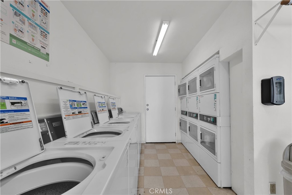 https://media.crmls.org/medias/e50cf0b6-9b76-4da8-9bd5-27f0a0a835bc.jpg?preset=X-Large