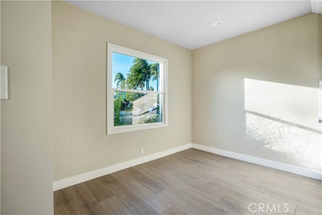 Detail Gallery Image 5 of 16 For 8466 Quartz, Winnetka,  CA 91306 - 3 Beds | 2 Baths