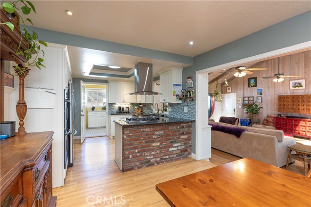 21682 Impala Lane, Huntington Beach CA: https://media.crmls.org/medias/e50d4001-6da0-4aca-8ca5-570cce191470.jpg