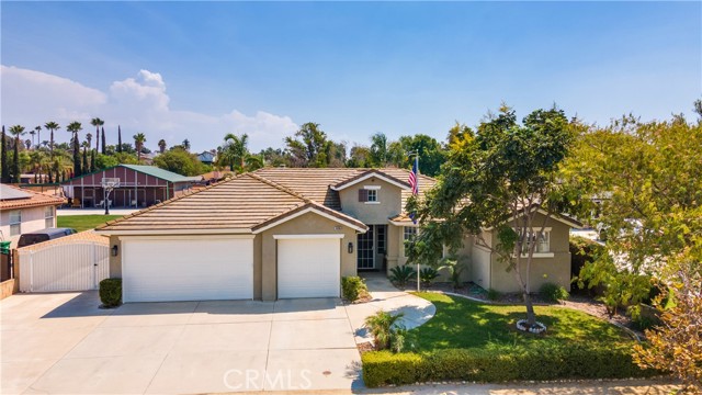 Detail Gallery Image 3 of 50 For 4096 Equestrian Ln, Norco,  CA 92860 - 4 Beds | 3 Baths