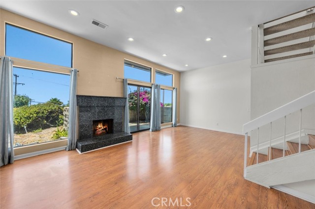 Detail Gallery Image 1 of 36 For 446 Palos Verdes Bld, Redondo Beach,  CA 90277 - 3 Beds | 3 Baths