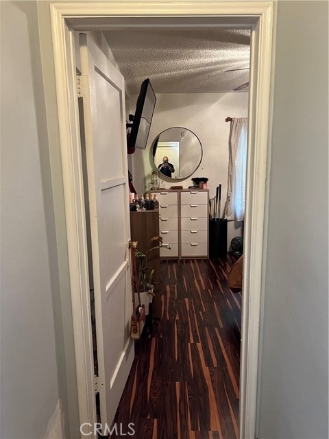 9312 Garden View Avenue, South Gate CA: https://media.crmls.org/medias/e50dd863-6a46-419c-a723-543ba6ededc1.jpg