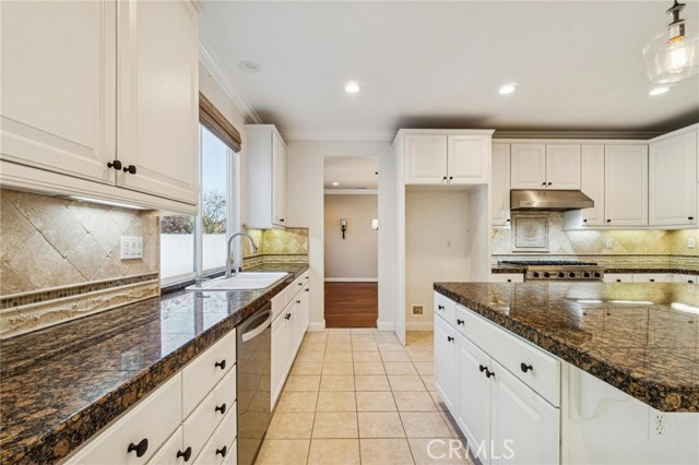 Detail Gallery Image 15 of 65 For 26511 Brooks Cir, Stevenson Ranch,  CA 91381 - 5 Beds | 3/1 Baths