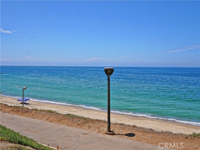 555 Esplanade, Redondo Beach, California 90277, 2 Bedrooms Bedrooms, ,2 BathroomsBathrooms,Residential,For Sale,Esplanade,SB24078859