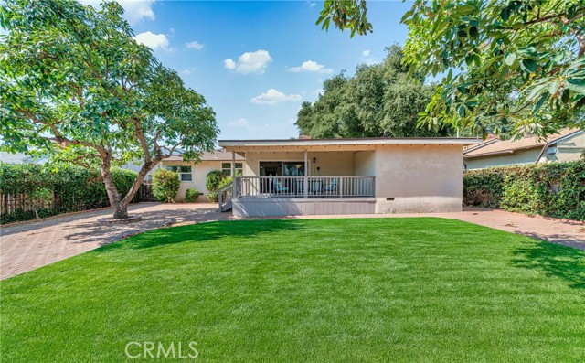 552 E Mountain View Avenue, Glendora CA: https://media.crmls.org/medias/e50f53e7-260b-47b5-b286-8a9a55a432fd.jpg