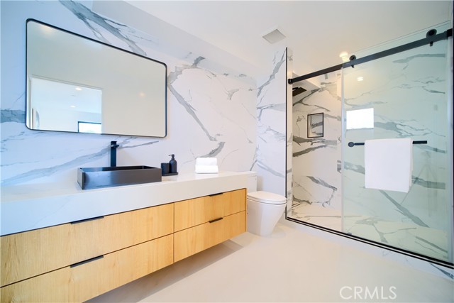 203 indianapolis Avenue, Huntington Beach CA: https://media.crmls.org/medias/e50fb148-8896-41aa-86a0-7668bceef8c2.jpg
