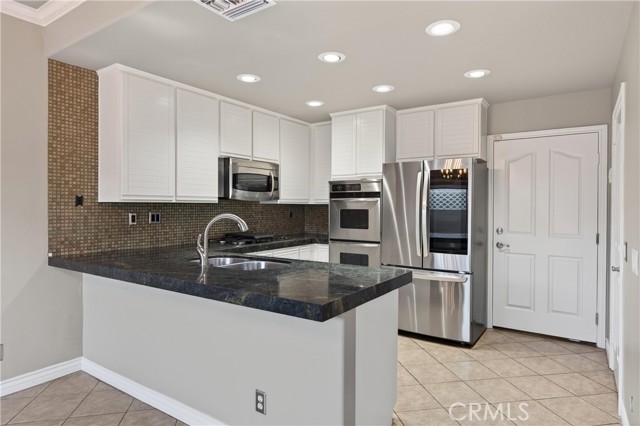 Detail Gallery Image 17 of 47 For 152 Terraza Ct, Costa Mesa,  CA 92627 - 3 Beds | 2/1 Baths