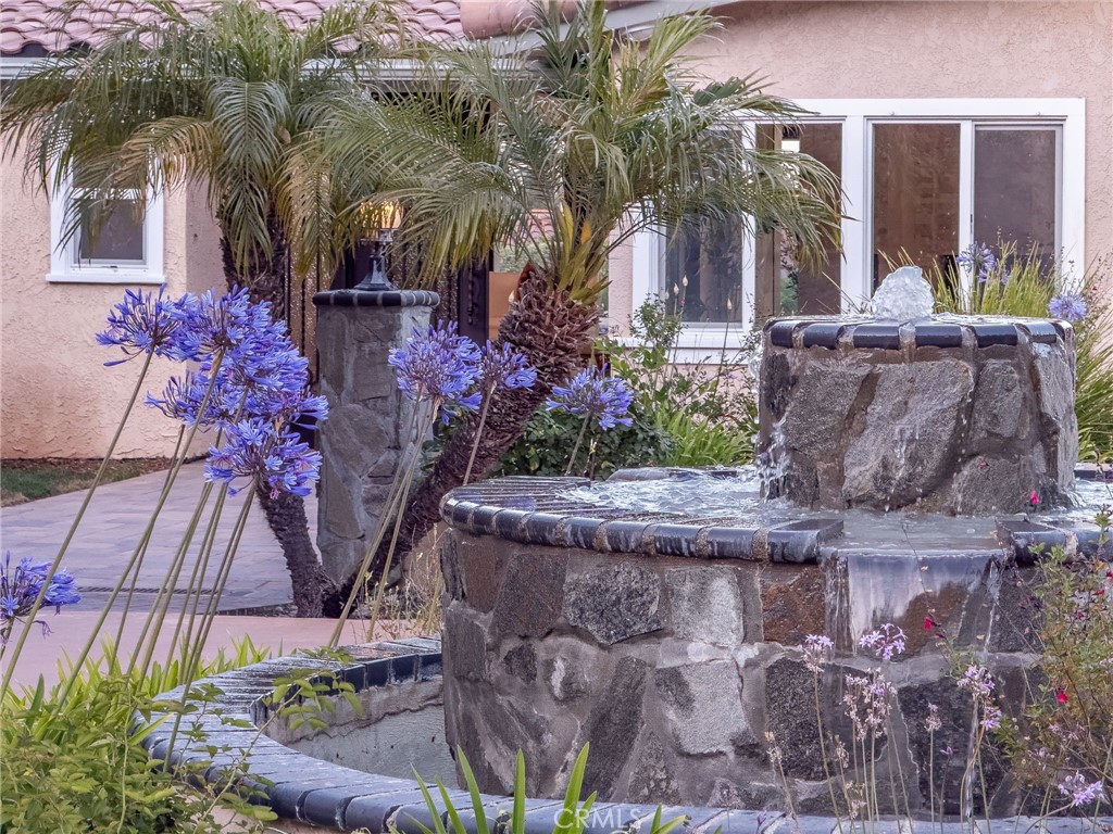 https://media.crmls.org/medias/e50ffd35-0bb7-4268-be06-cefdf6fb9722.jpg?preset=X-Large