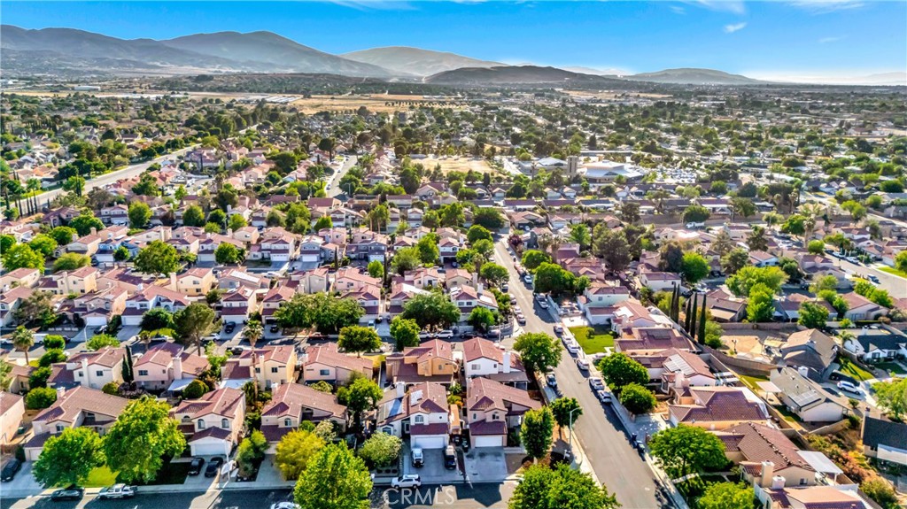 https://media.crmls.org/medias/e5100def-ab51-4306-8ad5-9010099b36e6.jpg?preset=X-Large