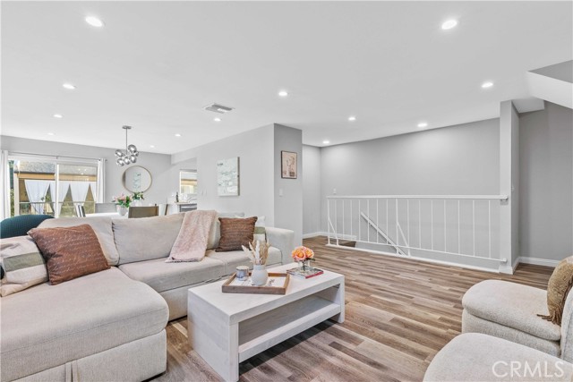 Detail Gallery Image 12 of 37 For 1881 Alpha Rd #8,  Glendale,  CA 91208 - 2 Beds | 3 Baths