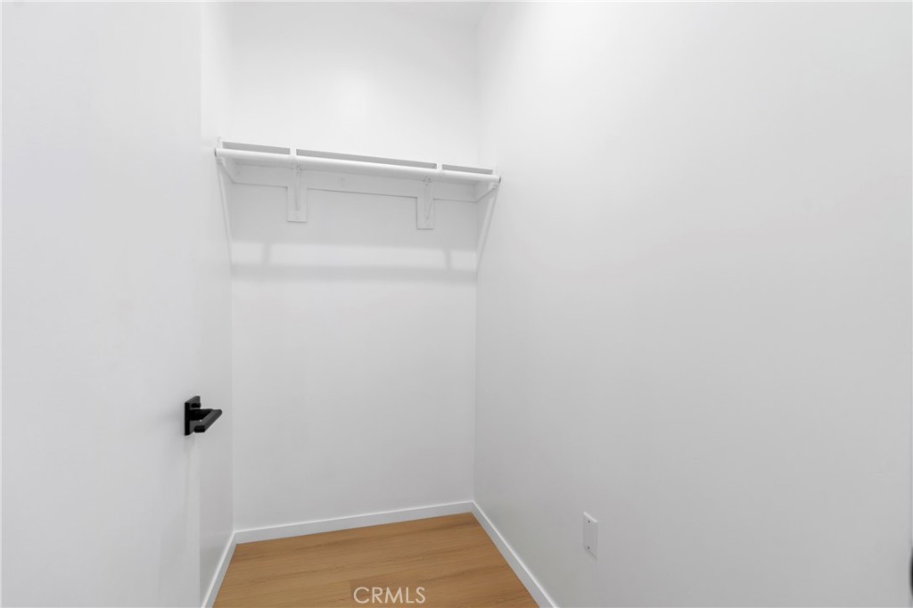 https://media.crmls.org/medias/e51061fa-a675-4670-b7e0-293a8cd90983.jpg?preset=X-Large