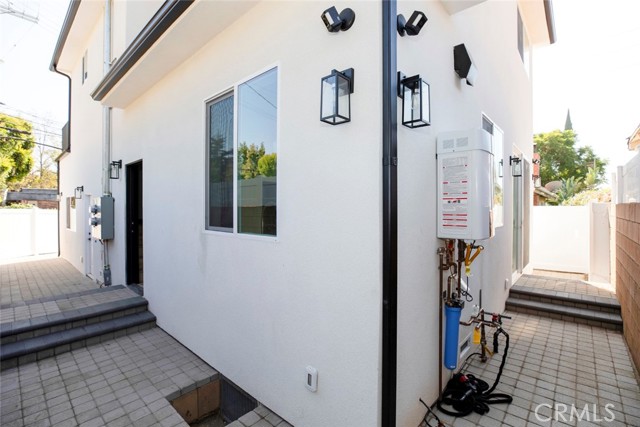 Detail Gallery Image 12 of 63 For 16701 Rinaldi St, Granada Hills,  CA 91344 - 3 Beds | 2/1 Baths