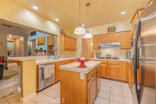 Detail Gallery Image 20 of 48 For 42255 Round Hill Dr, Lancaster,  CA 93536 - 4 Beds | 2/1 Baths