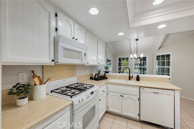 Detail Gallery Image 15 of 48 For 21182 via Este, Yorba Linda,  CA 92887 - 2 Beds | 2 Baths