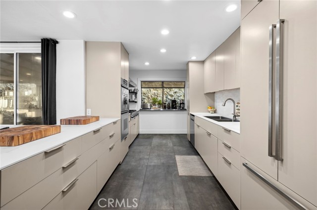 12276 Circula Panorama, North Tustin CA: https://media.crmls.org/medias/e5128095-802f-4bc2-839c-74c777a46014.jpg