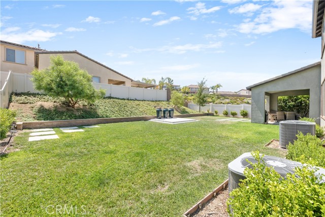 31041 Bridle Way, Menifee CA: https://media.crmls.org/medias/e512cf69-0720-4fe7-a62d-02e8ea82ca9a.jpg