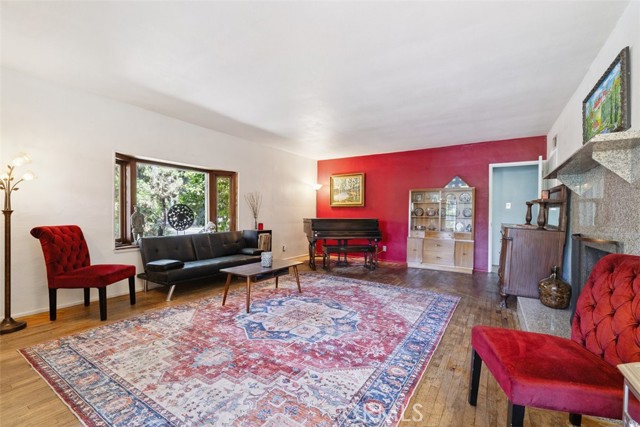 5800 Winnetka Avenue, Woodland Hills CA: https://media.crmls.org/medias/e512edc7-6877-4309-a06f-4b7cabde5c23.jpg