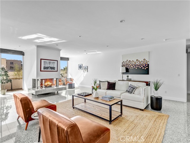 Detail Gallery Image 3 of 34 For 1333 S Beverly Glen Bld #402,  Los Angeles,  CA 90024 - 5 Beds | 5/1 Baths