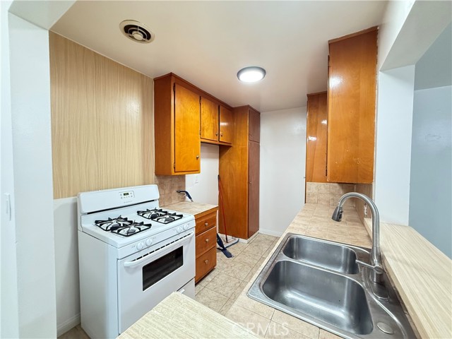Detail Gallery Image 13 of 15 For 469 E Algrove, Covina,  CA 91723 - 2 Beds | 1 Baths