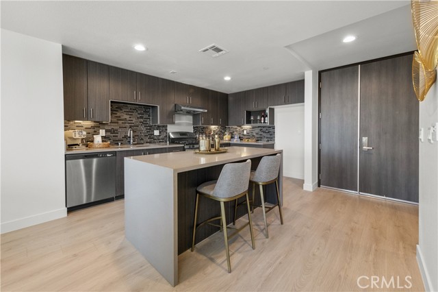 Detail Gallery Image 3 of 66 For 168 S Monterey St #512,  Alhambra,  CA 91801 - 3 Beds | 3/1 Baths