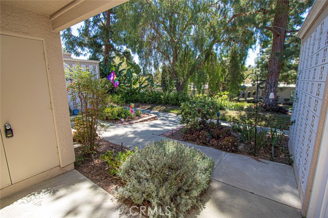 Detail Gallery Image 3 of 24 For 422 Avenida Castilla #C,  Laguna Woods,  CA 92637 - 2 Beds | 1 Baths