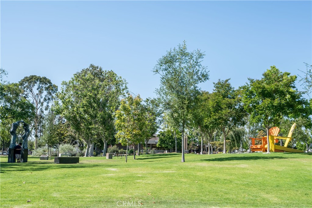 https://media.crmls.org/medias/e5158e86-1eb1-4039-b73c-f9c34da6b825.jpg?preset=X-Large