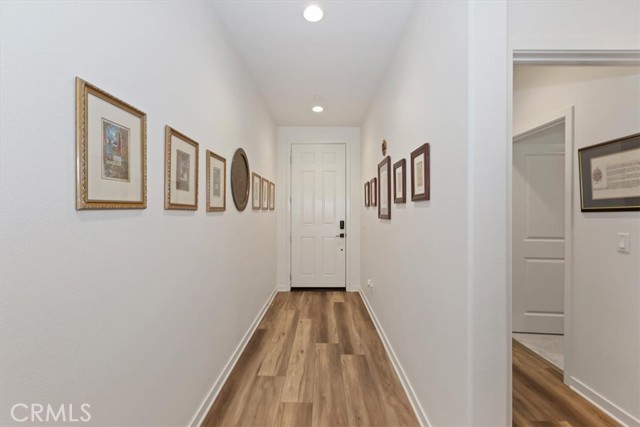 Detail Gallery Image 6 of 44 For 15816 Parry Peak, Fontana,  CA 92336 - 4 Beds | 3/1 Baths