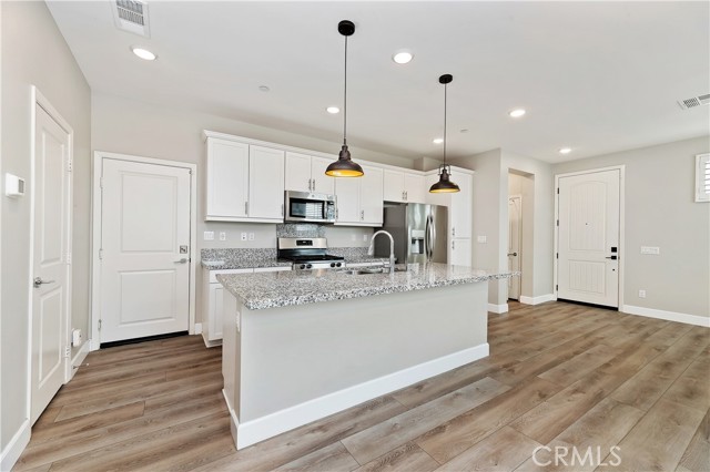 Detail Gallery Image 9 of 33 For 27460 Clarise Ln, Murrieta,  CA 92562 - 4 Beds | 3/1 Baths