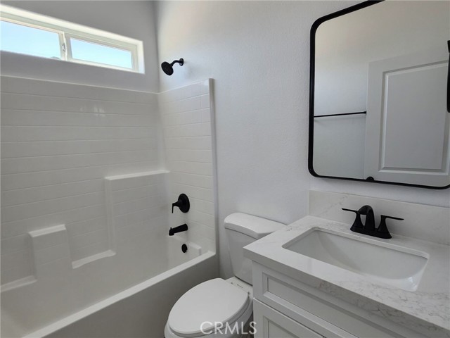 Detail Gallery Image 14 of 19 For 21053 Huasna Rd, Apple Valley,  CA 92307 - 4 Beds | 2/1 Baths
