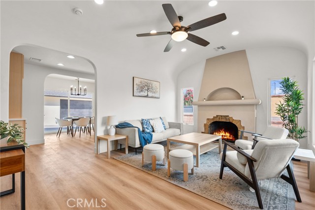 310 S Bel Aire Drive, Burbank CA: https://media.crmls.org/medias/e5175516-c70b-4e6b-bc74-26be344cba02.jpg