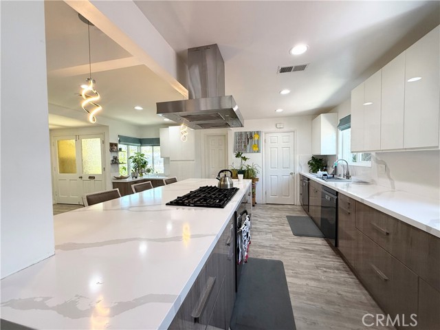 23233 Vanowen Street, West Hills CA: https://media.crmls.org/medias/e517fb26-6016-4e6f-9d37-e0c6785a9fc3.jpg