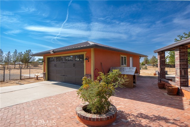 14221 Tumbleweed Road, Phelan CA: https://media.crmls.org/medias/e51914c5-3d8e-4bed-89b9-6136231cbae8.jpg