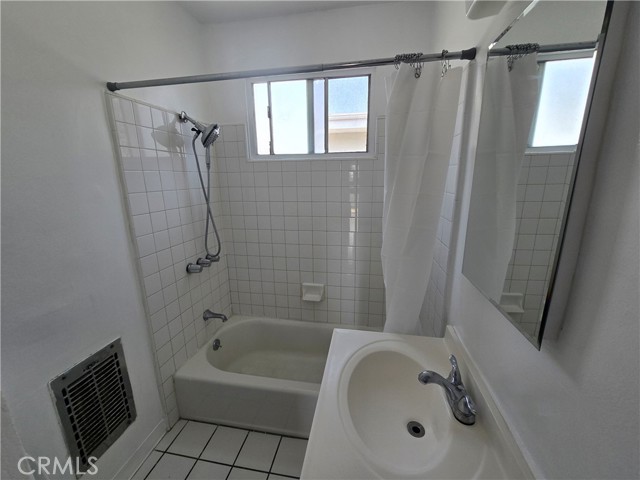Detail Gallery Image 13 of 16 For 1808 10th St #D,  Santa Monica,  CA 90404 - 2 Beds | 2 Baths