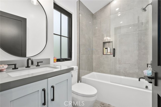 535 N Sierra Bonita Avenue, Los Angeles CA: https://media.crmls.org/medias/e519a98c-79a9-430c-874b-0f57ccccafa7.jpg