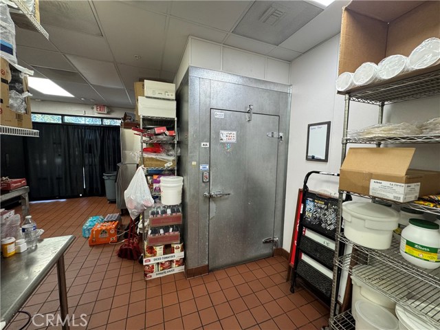 9670 Magnolia Avenue, Riverside CA: https://media.crmls.org/medias/e519f3b6-f5e3-4869-b75d-e39eff7daa58.jpg