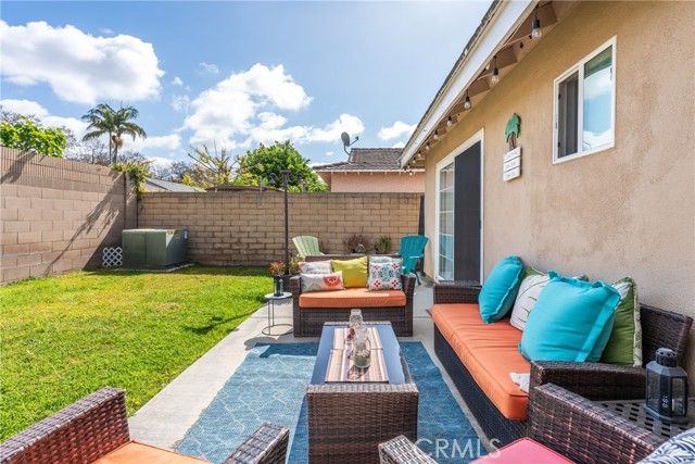 Detail Gallery Image 6 of 31 For 1013 Corrigan Ave, Santa Ana,  CA 92706 - 4 Beds | 2 Baths