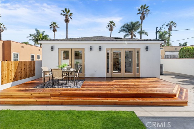 3945 S Norton Avenue, Los Angeles CA: https://media.crmls.org/medias/e51ac9e0-67ac-496a-993f-8d748d3f3d17.jpg