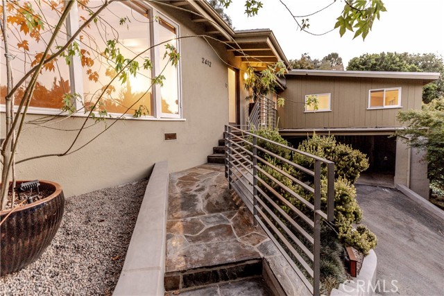 Detail Gallery Image 5 of 54 For 2412 Canyon Oak Dr, Los Angeles,  CA 90068 - 3 Beds | 2 Baths