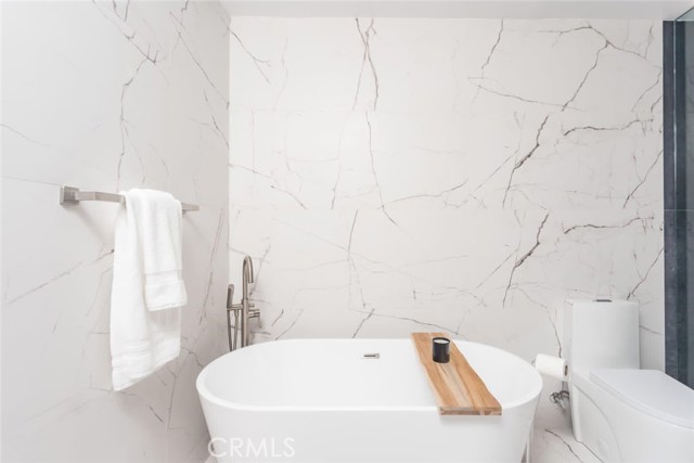 5519 Simpson Avenue, Valley Village CA: https://media.crmls.org/medias/e51b79a2-2f88-4436-96c3-7da2091e7dca.jpg