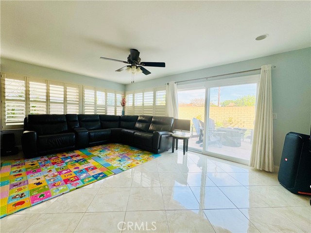 Detail Gallery Image 11 of 19 For 20392 Running Springs Ln, Huntington Beach,  CA 92646 - 4 Beds | 3 Baths