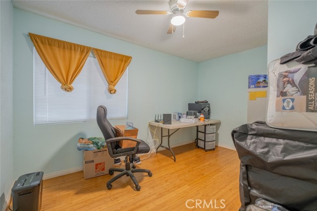 5111 W Avenue M2, Lancaster CA: https://media.crmls.org/medias/e51bcaf7-9512-4229-b9d2-a37f26fa14c6.jpg