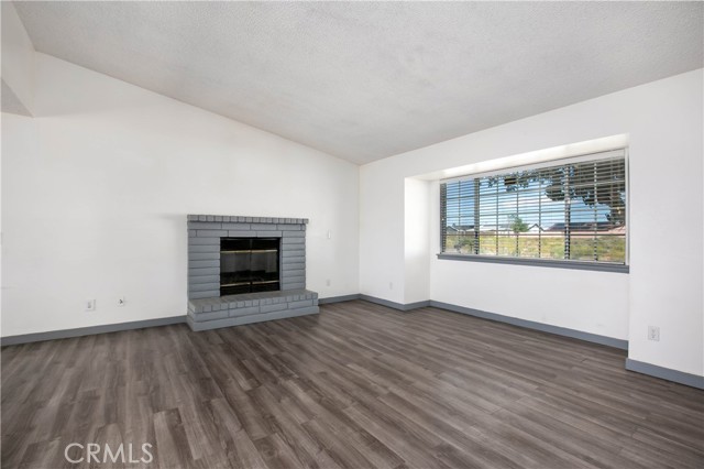 Detail Gallery Image 4 of 34 For 10416 Peach Ave, California City,  CA 93505 - 3 Beds | 2 Baths