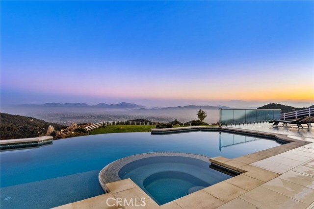 Detail Gallery Image 8 of 69 For 37730 via Baya, Murrieta,  CA 92562 - 7 Beds | 7/2 Baths