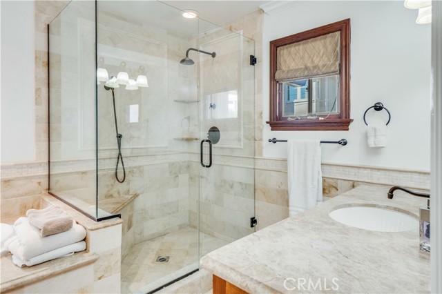 320 24th Place, Manhattan Beach, California 90266, 3 Bedrooms Bedrooms, ,3 BathroomsBathrooms,Residential,Sold,24th,SB21215481