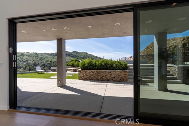 Detail Gallery Image 13 of 42 For 717 Latigo Canyon Rd, Malibu,  CA 90265 - 3 Beds | 3 Baths