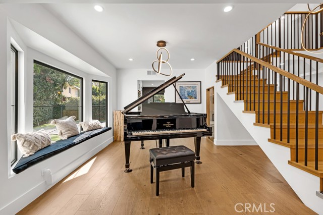 Detail Gallery Image 13 of 64 For 13130 Albers St, Sherman Oaks,  CA 91401 - 6 Beds | 4 Baths