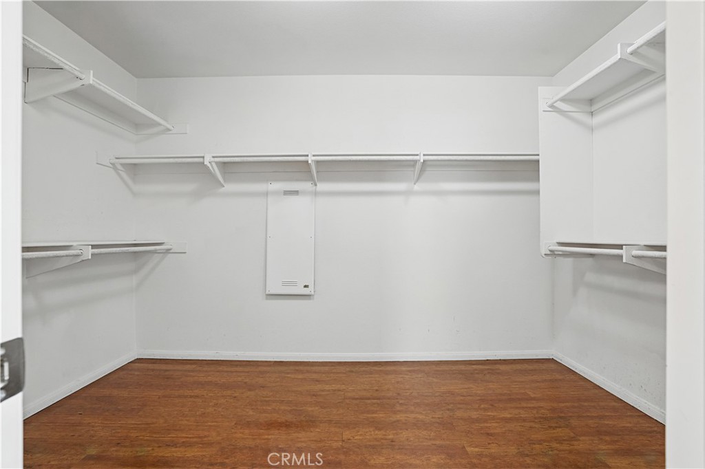 https://media.crmls.org/medias/e51e43f7-1f07-4a0b-9252-b08478caa497.jpg?preset=X-Large